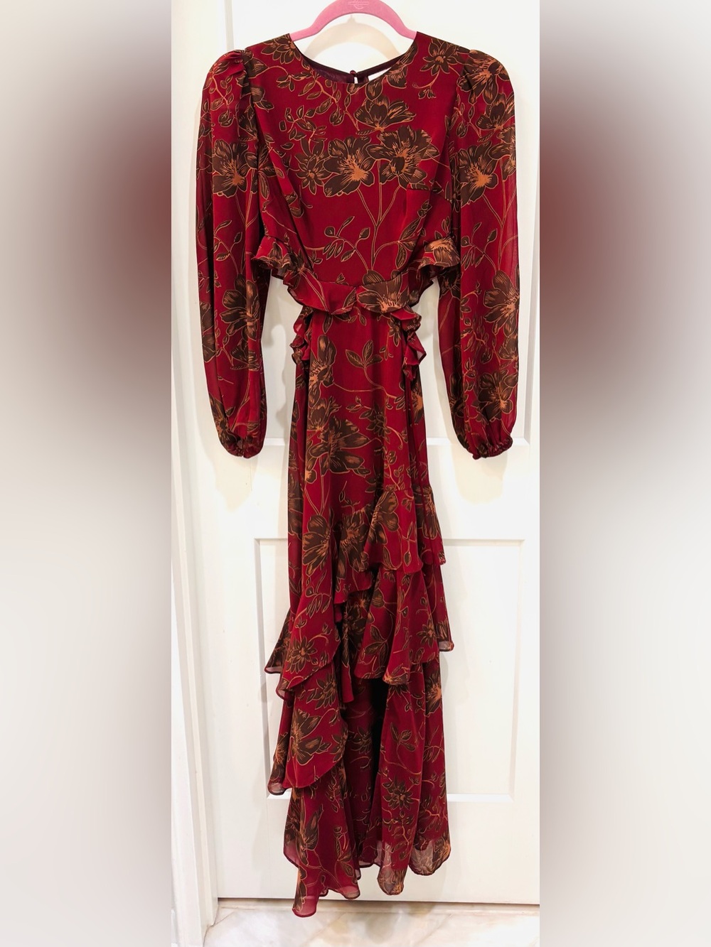 ASTR Merlot Floral Ruffle Maxi Dress w Cutouts. Size XS in mint condition